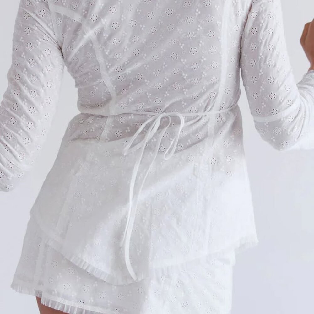 Frankies Bikinis x Sydney Sweeney Bardot Eyelet Flyaway Top White NWT Size L - Picture 8 of 15